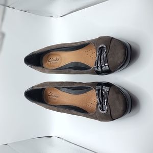 Clarks Artesian brown leather size 8.5 slip on heels